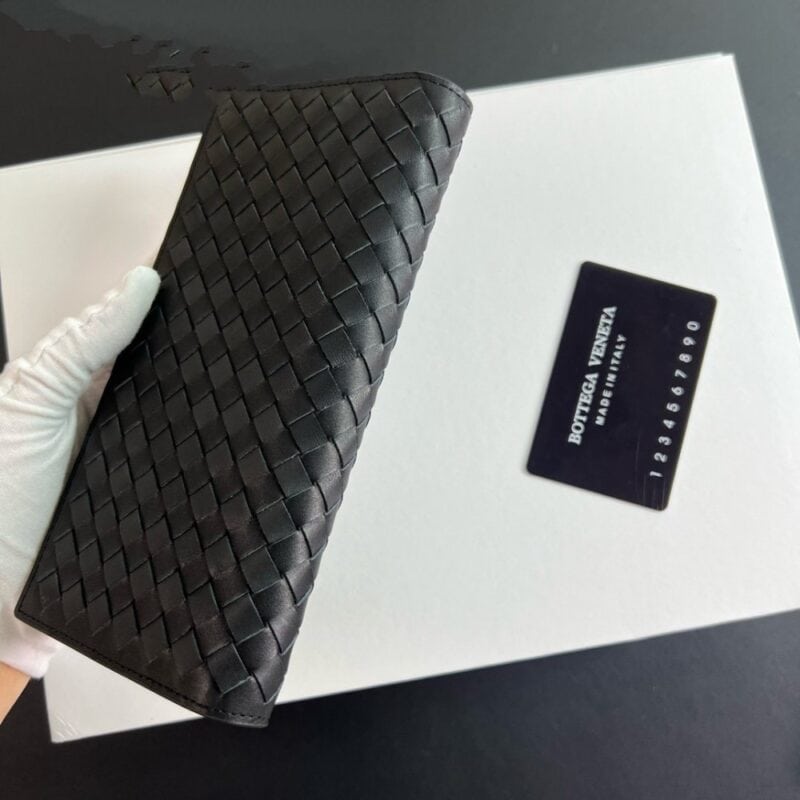 【AT2322】Bottega Veneta ボッテガ・ヴェネタ、オリジナルの牛皮（内部にシャネルのポーチが付属）BV最新の男女兼用編み財布スーツクリップ長財布 😄 オリジナル品質 公式ウェブサイトと同期 最高級の牛革を使用 手触りが超素晴らしい オリジナルの金具 独特なデザインスタイル 完璧すぎる 細部の作りが精巧で上品な 高い品質でありながら内面に深みがある ハイエンドで格好良く 高品質