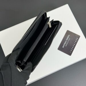 【AT2323】Bottega Venetaの財布は、輸入ワックス牛革を使用しており、純粋な手編みの素材は使うほど柔らかく滑らかで繊細になります。