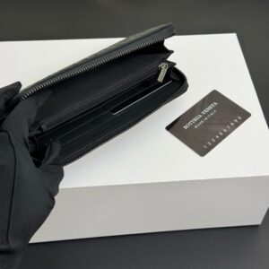 【AT2323】Bottega Venetaの財布は、輸入ワックス牛革を使用しており、純粋な手編みの素材は使うほど柔らかく滑らかで繊細になります。