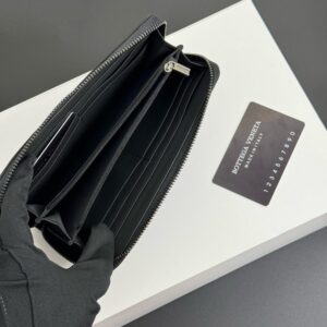 【AT2323】Bottega Venetaの財布は、輸入ワックス牛革を使用しており、純粋な手編みの素材は使うほど柔らかく滑らかで繊細になります。