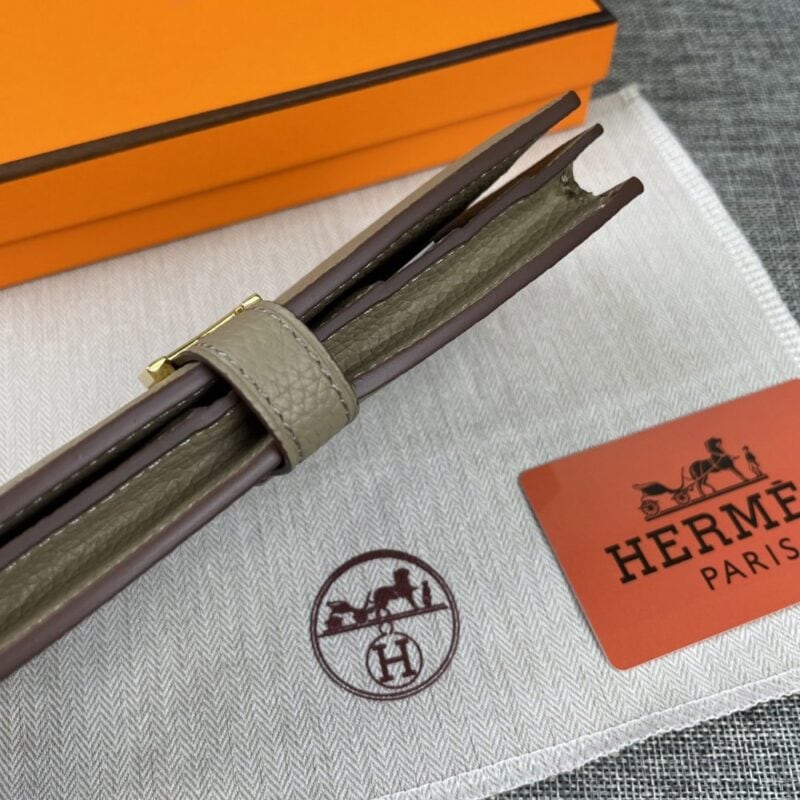 【AT2328】Hermes エルメスのレディース新作モノクロームレザー内ポケット付き立て型財布