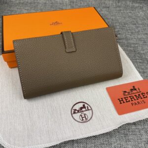 【AT2331】Hermes エルメスレディースの新しい単色レザー内側のジッパーポケット式ウォレット