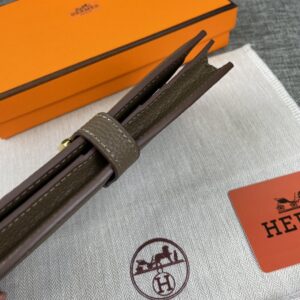 【AT2331】Hermes エルメスレディースの新しい単色レザー内側のジッパーポケット式ウォレット