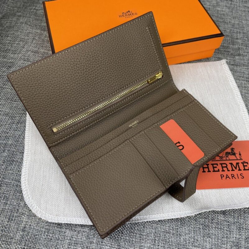 【AT2331】Hermes エルメスレディースの新しい単色レザー内側のジッパーポケット式ウォレット