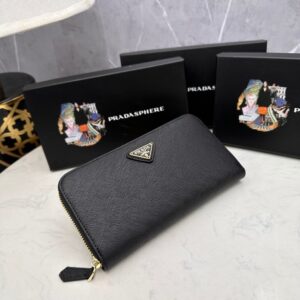 【AT2350】Prada プラダのクラシックな小さなシングルジップウォレット👏👏クラシックな作品、シンプルでおしゃれ、イタリアのトップグレードの本物の十字型牛革素材、輸入ステッチ裏地、白いスチール金属の金具！精巧なステッチは均等で整然としており、手の込んだ仕事が施されています。