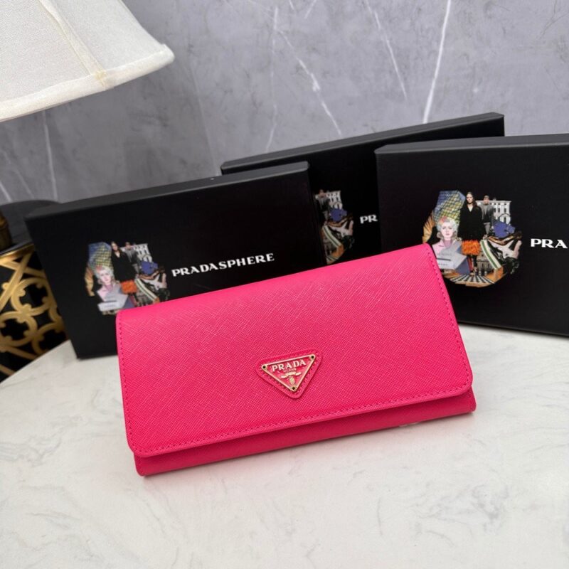 【AT2353】Prada プラダ👏👏クラシックなフラップウォレット2 in 1💼。クラシックでシンプルでおしゃれ、イタリアの最高級オリジナルクロスレザー素材は質感が非常に良いです。 輸入の縞模様の裏地 ホワイト スチール金属の金具！ 精巧なステッチは均一で整然としていて、手仕事が非常に優れています。