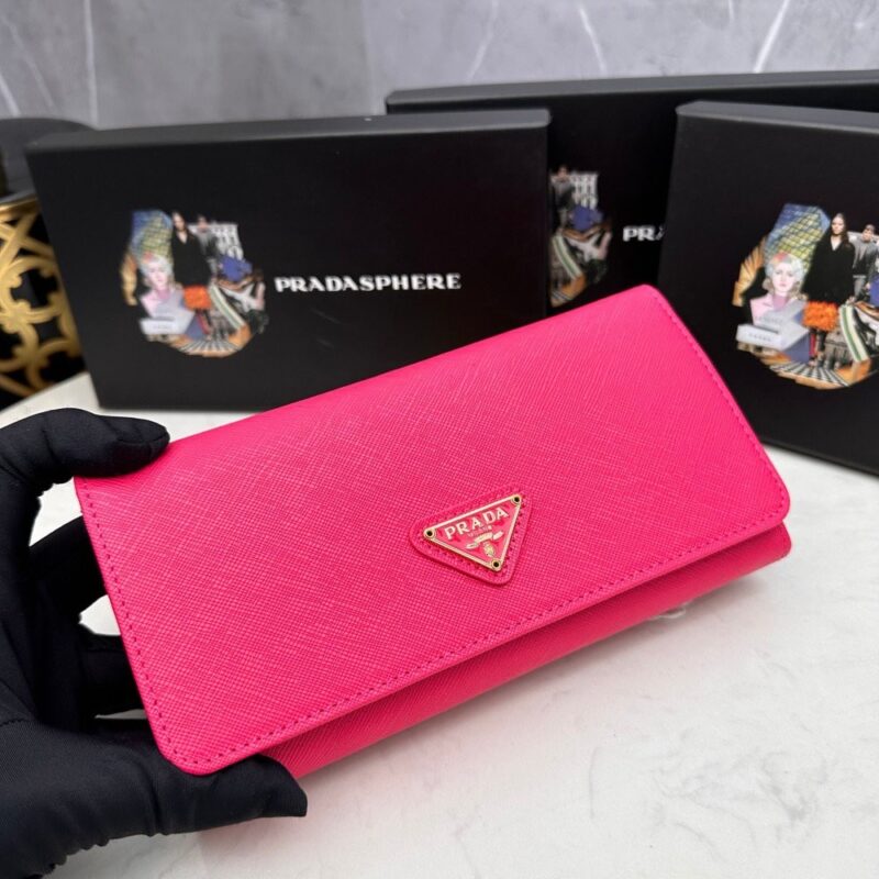 【AT2353】Prada プラダ👏👏クラシックなフラップウォレット2 in 1💼。クラシックでシンプルでおしゃれ、イタリアの最高級オリジナルクロスレザー素材は質感が非常に良いです。 輸入の縞模様の裏地 ホワイト スチール金属の金具！ 精巧なステッチは均一で整然としていて、手仕事が非常に優れています。