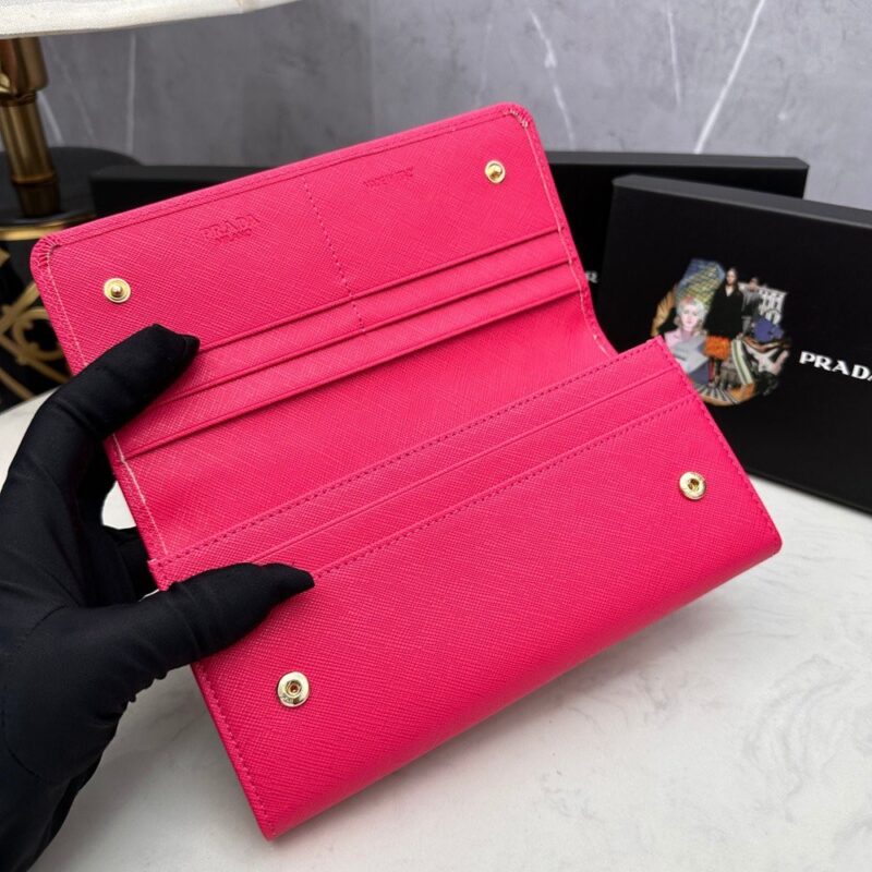 【AT2353】Prada プラダ👏👏クラシックなフラップウォレット2 in 1💼。クラシックでシンプルでおしゃれ、イタリアの最高級オリジナルクロスレザー素材は質感が非常に良いです。 輸入の縞模様の裏地 ホワイト スチール金属の金具！ 精巧なステッチは均一で整然としていて、手仕事が非常に優れています。