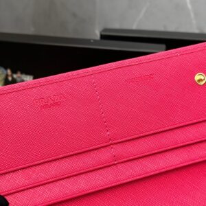 【AT2353】Prada プラダ👏👏クラシックなフラップウォレット2 in 1💼。クラシックでシンプルでおしゃれ、イタリアの最高級オリジナルクロスレザー素材は質感が非常に良いです。 輸入の縞模様の裏地 ホワイト スチール金属の金具！ 精巧なステッチは均一で整然としていて、手仕事が非常に優れています。