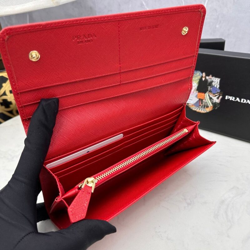 【AT2354】Prada プラダ👏👏のクラシックなフラップウォレットを2つ折りにして💼クラシックな作品、シンプルでおしゃれ、イタリアのトップクラスのオリジナルの十字革素材、輸入ステッチ裏地、白い鋼金属金具！繊細なステッチ、均等できちんとした仕事、この文は日本語に翻訳された結果を説明しています。