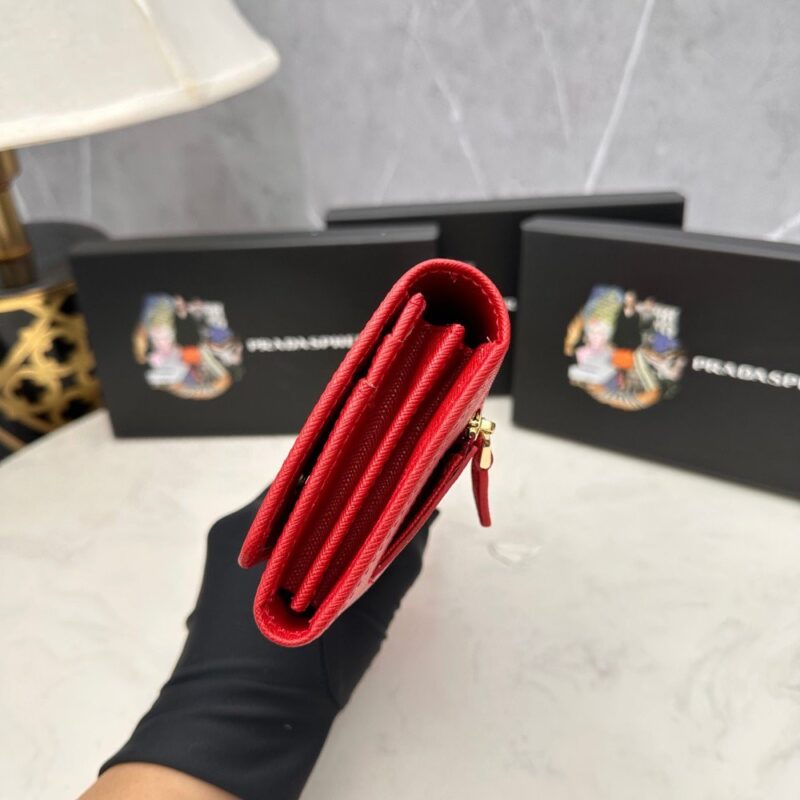 【AT2354】Prada プラダ👏👏のクラシックなフラップウォレットを2つ折りにして💼クラシックな作品、シンプルでおしゃれ、イタリアのトップクラスのオリジナルの十字革素材、輸入ステッチ裏地、白い鋼金属金具！繊細なステッチ、均等できちんとした仕事、この文は日本語に翻訳された結果を説明しています。