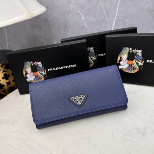【AT2356】Prada プラダ👏👏のクラシックなフラップウォレット2way💼クラシックなデザイン、シンプルでおしゃれ、イタリアのトップクラスのオリジナルクロス型牛革素材、質感抜群、輸入裏地布ホワイト、金属製ハードウェアゴールド仕様！熟練したステッチ、均等で整然とした仕事、一流の手芸技術。