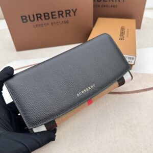 【AT2358】Burberryのチェック柄のレザー長財布🇮🇹🎉👉表面は輸入手のひら模様の牛革を使用し、内部はきめ細かく柔らかい輸入仔牛革、オリジナルのチェック生地、ゴールドの金具付き👍専門店品質、精密な仕事💋実物撮影📷