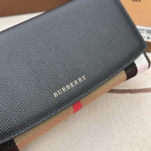【AT2358】Burberryのチェック柄のレザー長財布🇮🇹🎉👉表面は輸入手のひら模様の牛革を使用し、内部はきめ細かく柔らかい輸入仔牛革、オリジナルのチェック生地、ゴールドの金具付き👍専門店品質、精密な仕事💋実物撮影📷
