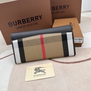 【AT2358】Burberryのチェック柄のレザー長財布🇮🇹🎉👉表面は輸入手のひら模様の牛革を使用し、内部はきめ細かく柔らかい輸入仔牛革、オリジナルのチェック生地、ゴールドの金具付き👍専門店品質、精密な仕事💋実物撮影📷