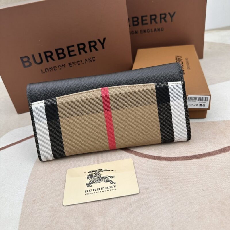 【AT2358】Burberryのチェック柄のレザー長財布🇮🇹🎉👉表面は輸入手のひら模様の牛革を使用し、内部はきめ細かく柔らかい輸入仔牛革、オリジナルのチェック生地、ゴールドの金具付き👍専門店品質、精密な仕事💋実物撮影📷