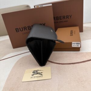 【AT2358】Burberryのチェック柄のレザー長財布🇮🇹🎉👉表面は輸入手のひら模様の牛革を使用し、内部はきめ細かく柔らかい輸入仔牛革、オリジナルのチェック生地、ゴールドの金具付き👍専門店品質、精密な仕事💋実物撮影📷