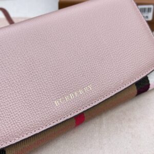 【AT2360】Burberryのチェック柄のレザーラウンド長財布🇮🇹🎉👉表面には輸入手のひら模様の牛革を使用し、内側には柔らかい輸入子牛革を使い、オリジナルのチェック生地、ゴールド色の金具付き👍専門店品質、精密な仕事💋実物撮影📷