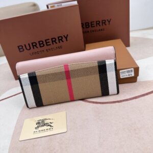 【AT2360】Burberryのチェック柄のレザーラウンド長財布🇮🇹🎉👉表面には輸入手のひら模様の牛革を使用し、内側には柔らかい輸入子牛革を使い、オリジナルのチェック生地、ゴールド色の金具付き👍専門店品質、精密な仕事💋実物撮影📷