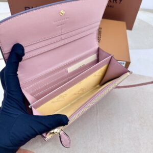 【AT2360】Burberryのチェック柄のレザーラウンド長財布🇮🇹🎉👉表面には輸入手のひら模様の牛革を使用し、内側には柔らかい輸入子牛革を使い、オリジナルのチェック生地、ゴールド色の金具付き👍専門店品質、精密な仕事💋実物撮影📷