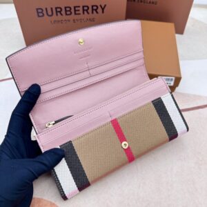 【AT2360】Burberryのチェック柄のレザーラウンド長財布🇮🇹🎉👉表面には輸入手のひら模様の牛革を使用し、内側には柔らかい輸入子牛革を使い、オリジナルのチェック生地、ゴールド色の金具付き👍専門店品質、精密な仕事💋実物撮影📷