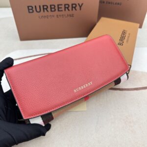 【AT2361】Burberryのチェック柄とパッチワークレザー長財布🇮🇹🎉👉表面は輸入の手のひらのしみ牛革を使用し、内側は細かく柔らかい輸入の子牛の革、オリジナルのチェック生地、ゴールドの金具👍専門店品質、精巧な仕事💋実物撮影📷
