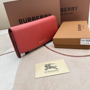 【AT2361】Burberryのチェック柄とパッチワークレザー長財布🇮🇹🎉👉表面は輸入の手のひらのしみ牛革を使用し、内側は細かく柔らかい輸入の子牛の革、オリジナルのチェック生地、ゴールドの金具👍専門店品質、精巧な仕事💋実物撮影📷