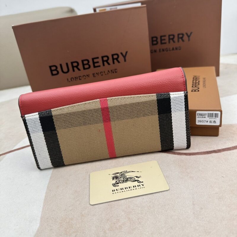 【AT2361】Burberryのチェック柄とパッチワークレザー長財布🇮🇹🎉👉表面は輸入の手のひらのしみ牛革を使用し、内側は細かく柔らかい輸入の子牛の革、オリジナルのチェック生地、ゴールドの金具👍専門店品質、精巧な仕事💋実物撮影📷