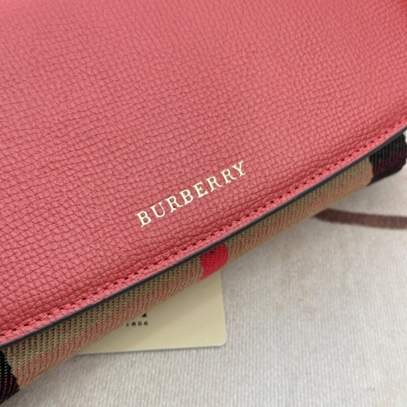【AT2361】Burberryのチェック柄とパッチワークレザー長財布🇮🇹🎉👉表面は輸入の手のひらのしみ牛革を使用し、内側は細かく柔らかい輸入の子牛の革、オリジナルのチェック生地、ゴールドの金具👍専門店品質、精巧な仕事💋実物撮影📷