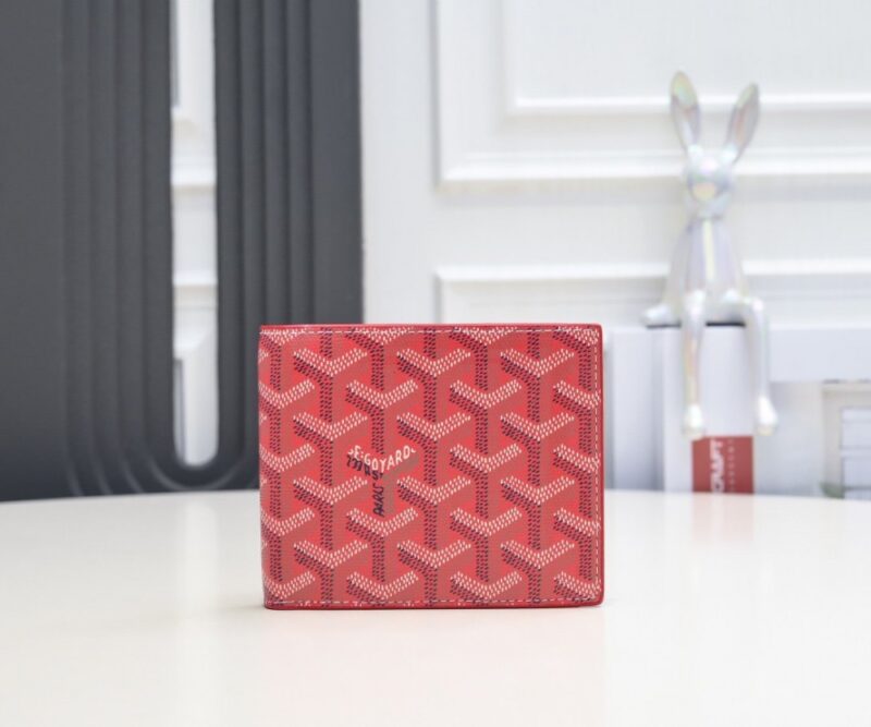 【AT2386】1853年に創立されたGoyard（ゴヤール）は、160年以上の歴史があり、麻、綿、麻繊維の混合物で製造され、光沢のある樹脂糖でコーティングされています。防水性があり、丈夫で耐久性があり、有名人、王室、貴族に人気があります。
