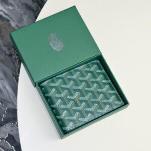 【AT2387】Goyard（ゴヤール）は1853年に設立され、160年以上の歴史を持っています。素材は麻、綿、麻繊維の混合から織られ、その後光沢のあるゴムアルデヒドでコーティングされており、防水性、丈夫さ、耐久性があり、有名人、王室、貴族に大人気です。 🎉🎉