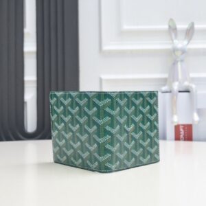 【AT2387】Goyard（ゴヤール）は1853年に設立され、160年以上の歴史を持っています。素材は麻、綿、麻繊維の混合から織られ、その後光沢のあるゴムアルデヒドでコーティングされており、防水性、丈夫さ、耐久性があり、有名人、王室、貴族に大人気です。 🎉🎉
