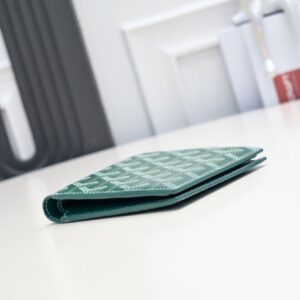 【AT2387】Goyard（ゴヤール）は1853年に設立され、160年以上の歴史を持っています。素材は麻、綿、麻繊維の混合から織られ、その後光沢のあるゴムアルデヒドでコーティングされており、防水性、丈夫さ、耐久性があり、有名人、王室、貴族に大人気です。 🎉🎉