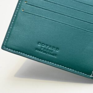 【AT2387】Goyard（ゴヤール）は1853年に設立され、160年以上の歴史を持っています。素材は麻、綿、麻繊維の混合から織られ、その後光沢のあるゴムアルデヒドでコーティングされており、防水性、丈夫さ、耐久性があり、有名人、王室、貴族に大人気です。 🎉🎉
