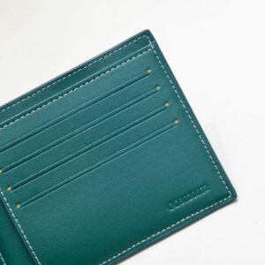 【AT2387】Goyard（ゴヤール）は1853年に設立され、160年以上の歴史を持っています。素材は麻、綿、麻繊維の混合から織られ、その後光沢のあるゴムアルデヒドでコーティングされており、防水性、丈夫さ、耐久性があり、有名人、王室、貴族に大人気です。 🎉🎉