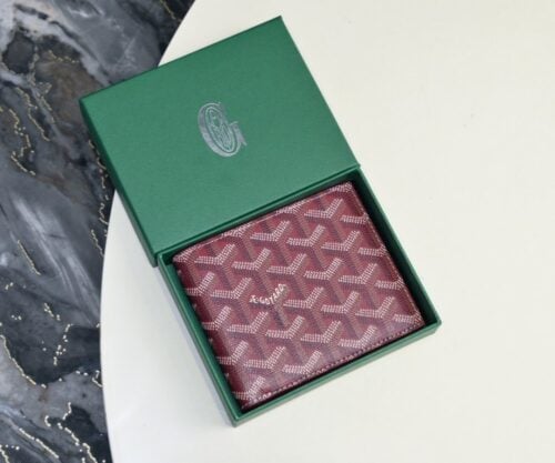【AT2388】Goyard（ゴヤール）は1853年に設立され、160年以上の歴史を持ち、麻、綿、麻繊維の混合織りで作られ、光沢のあるゴム酸アルデヒドでコーティングされており、防水性、耐久性があります。多くの有名人や王室、貴族に愛されています。