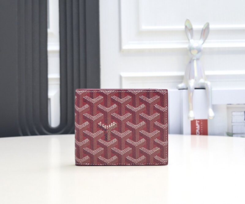 【AT2388】Goyard（ゴヤール）は1853年に設立され、160年以上の歴史を持ち、麻、綿、麻繊維の混合織りで作られ、光沢のあるゴム酸アルデヒドでコーティングされており、防水性、耐久性があります。多くの有名人や王室、貴族に愛されています。