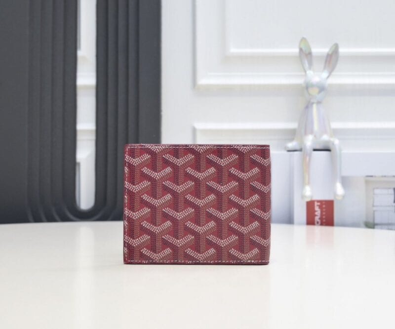 【AT2388】Goyard（ゴヤール）は1853年に設立され、160年以上の歴史を持ち、麻、綿、麻繊維の混合織りで作られ、光沢のあるゴム酸アルデヒドでコーティングされており、防水性、耐久性があります。多くの有名人や王室、貴族に愛されています。