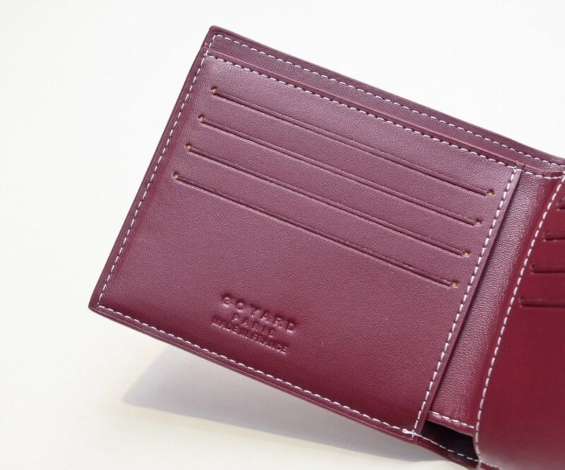 【AT2388】Goyard（ゴヤール）は1853年に設立され、160年以上の歴史を持ち、麻、綿、麻繊維の混合織りで作られ、光沢のあるゴム酸アルデヒドでコーティングされており、防水性、耐久性があります。多くの有名人や王室、貴族に愛されています。