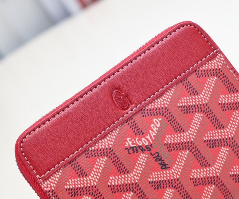 【AT2397】高品質なオリジナルのGoyard ゴヤール 短いファスナー付き財布。1853年にフランスで誕生し、200年以上の歴史を受け継いでいます。生地には💋麻繊維やコットンを混ぜ合わせ、光沢のある樹脂糖を塗布しています。