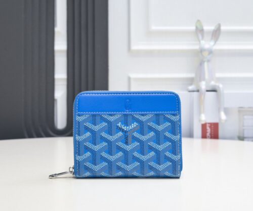 【AT2398】Goyard ゴヤールの高品質なオリジナル品質、短いジッパー付きの財布は、1853年にフランスで生まれ、約200年の歴史を受け継いでいます。生地は、麻、綿、麻繊維を混ぜ合わせて織り上げ、それから光沢のある樹脂糖を塗布しています。