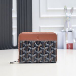 【AT2400】高品質なオリジナルのGoyard ゴヤール 短いファスナー付き財布 1853年にフランスで生まれた 歴史を受け継ぐ二百年近い歴史 素材はリネン、綿、麻の混合織りで光沢のある樹脂糖を塗って 防水性と耐久性を兼ね備えています