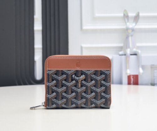【AT2400】高品質なオリジナルのGoyard ゴヤール 短いファスナー付き財布 1853年にフランスで生まれた 歴史を受け継ぐ二百年近い歴史 素材はリネン、綿、麻の混合織りで光沢のある樹脂糖を塗って 防水性と耐久性を兼ね備えています