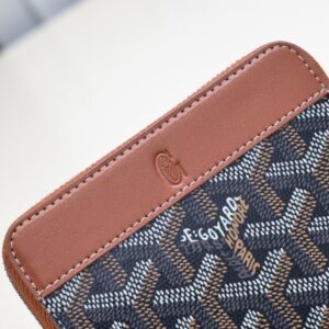 【AT2400】高品質なオリジナルのGoyard ゴヤール 短いファスナー付き財布 1853年にフランスで生まれた 歴史を受け継ぐ二百年近い歴史 素材はリネン、綿、麻の混合織りで光沢のある樹脂糖を塗って 防水性と耐久性を兼ね備えています