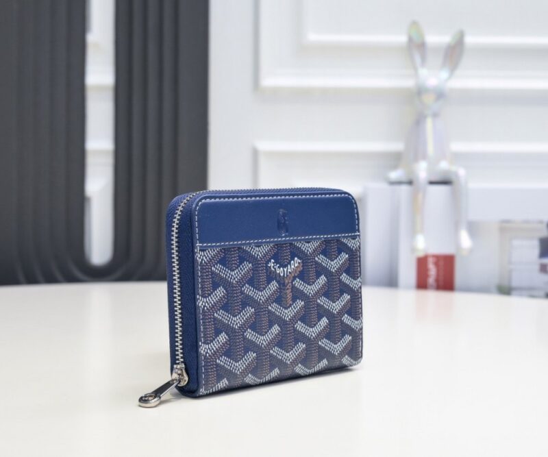 【AT2401】高品質のオリジナル製品Goyard ゴヤール 短いファスナー付きの財布 1853年にフランスで始まり、200年以上の歴史を誇る素材はリネン綿、麻、麻繊維の混合物でできており、光沢のあるゴム麦を塗布したもの 防水で丈夫です