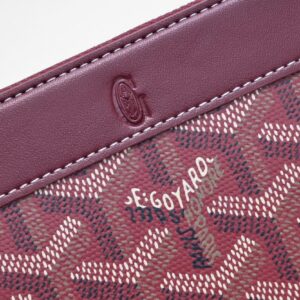 【AT2404】この高品質のオリジナル単一質のGoyard（ゴヤール）短いファスナー財布は、1853年にフランスで誕生し、約200年の歴史と伝統を受け継いでいます。生地は麻繊維と綿、大麻を混合して織り上げられ、表面に光沢のある樹脂糖型の樹脂が塗布されています。防水性に優れており、耐久性があります。