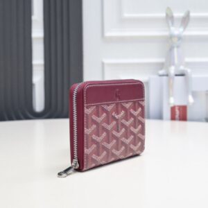 【AT2404】この高品質のオリジナル単一質のGoyard（ゴヤール）短いファスナー財布は、1853年にフランスで誕生し、約200年の歴史と伝統を受け継いでいます。生地は麻繊維と綿、大麻を混合して織り上げられ、表面に光沢のある樹脂糖型の樹脂が塗布されています。防水性に優れており、耐久性があります。