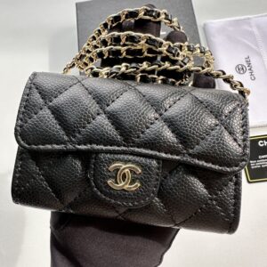【AT2406】Chanelの新しい小銭入れ👛、キャビアスキンのエンボスレザーレディースバッグ、コンパクトで持ち運びに便利なデザインスタイル、公式ウェブサイトと同期した新作💋