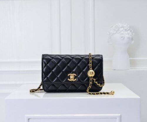 【AT2431】Chanel 🎶のチェーン付き財布WOC。このバッグは非常に実用的で、必須アイテムです。