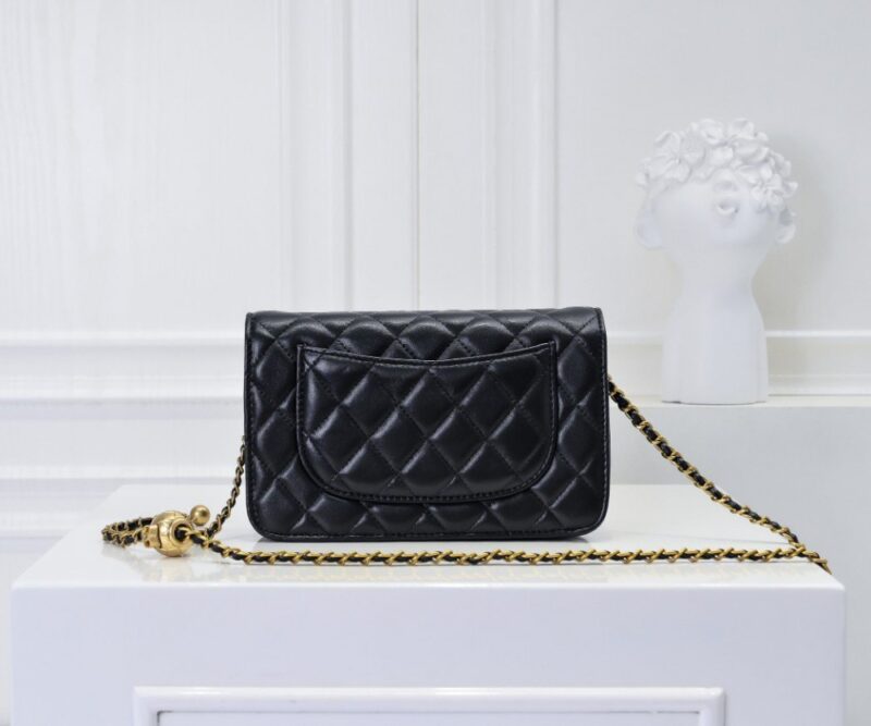 【AT2431】Chanel 🎶のチェーン付き財布WOC。このバッグは非常に実用的で、必須アイテムです。